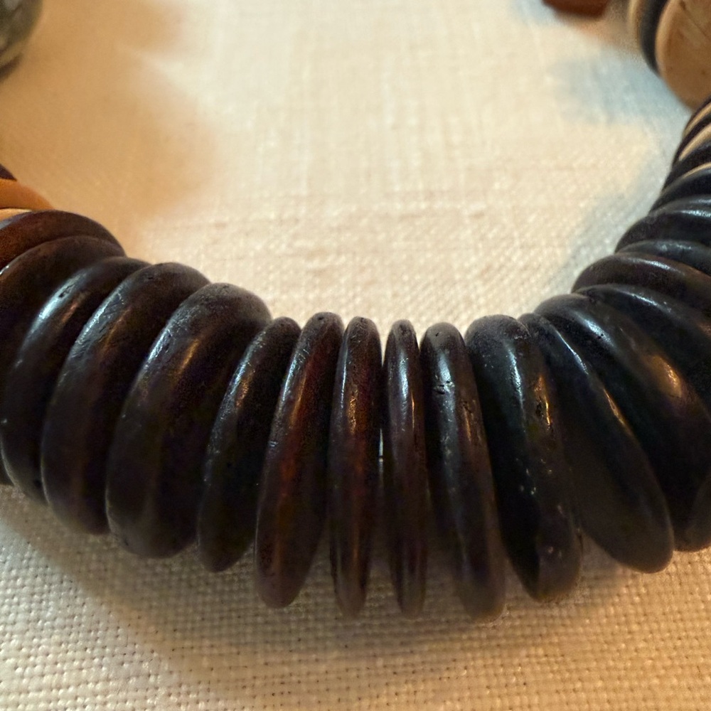 Vintage Craved Wood African Necklace Safari Animal Bead Black & Natural Wood - Picture 9 of 13